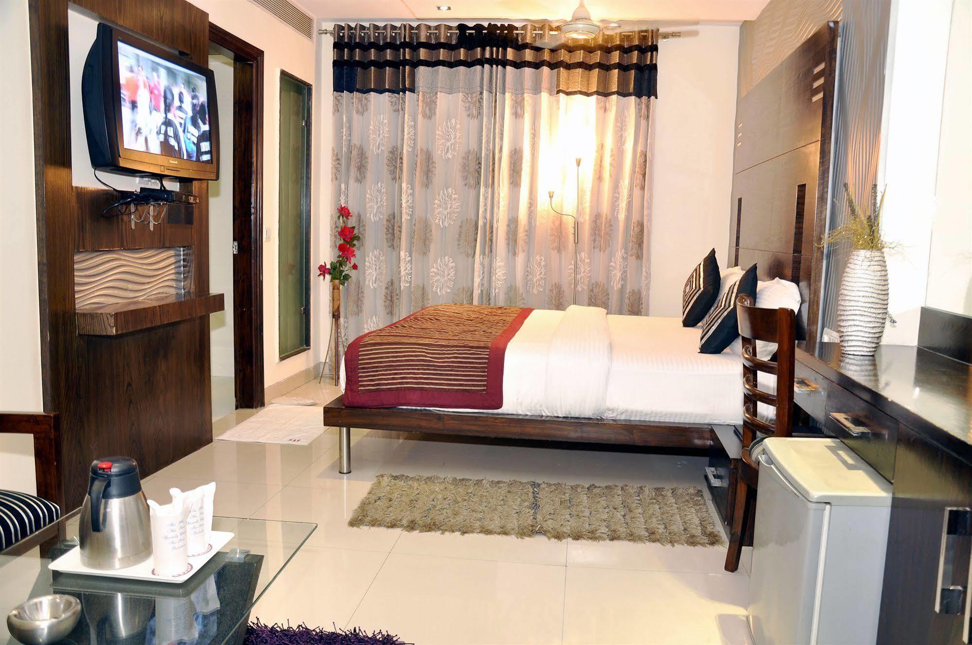 Hotel Delhi 55 -City Center New Delhi Extérieur photo