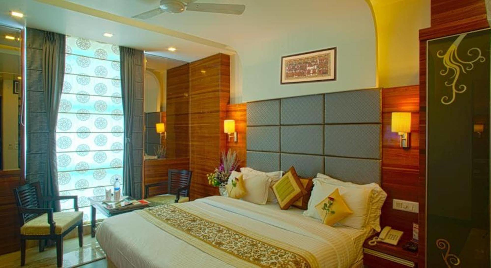 Hotel Delhi 55 -City Center New Delhi Extérieur photo