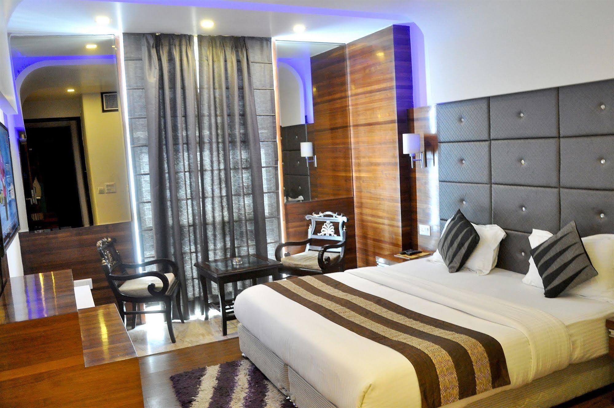 Hotel Delhi 55 -City Center New Delhi Extérieur photo