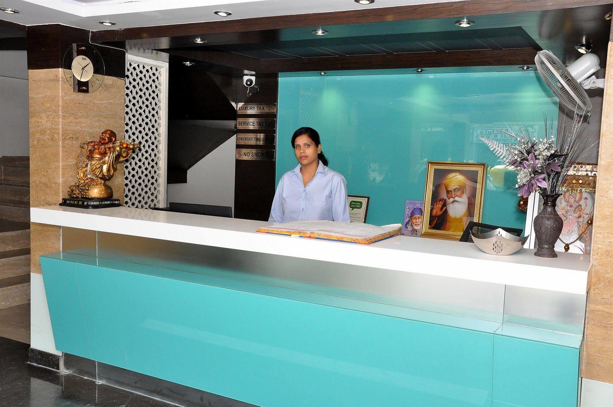 Hotel Delhi 55 -City Center New Delhi Extérieur photo
