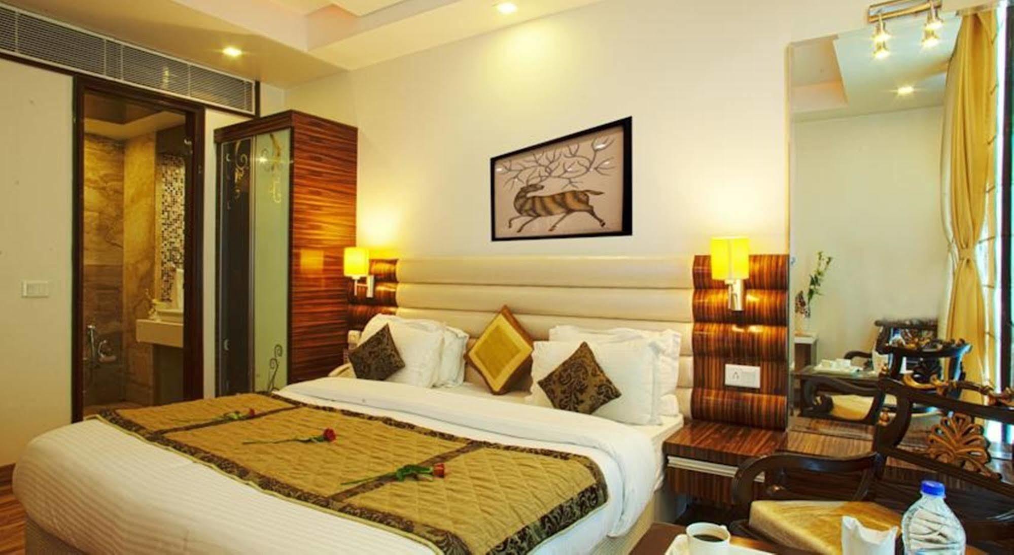 Hotel Delhi 55 -City Center New Delhi Extérieur photo